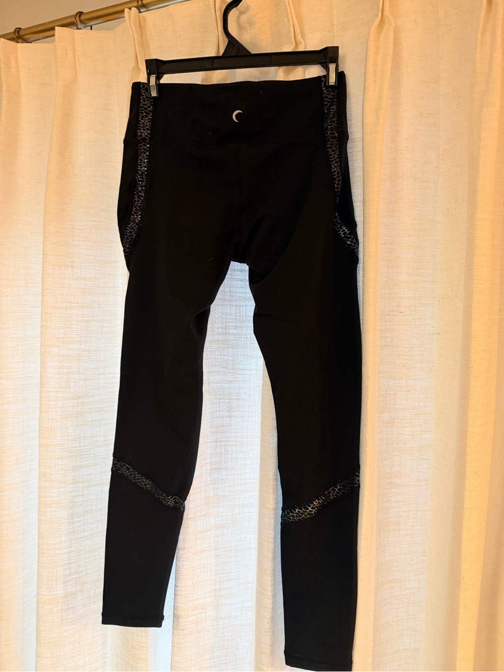 ZYIA Black Performance Leggings with Curved Stitch Detail - Picture 2 of 7